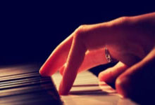 切尔西战马竞，英国对西班牙：足球世界的盛宴